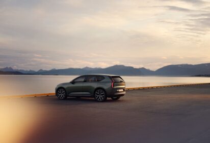 JPG Full-TIM_1167_EX60_3Q_REAR