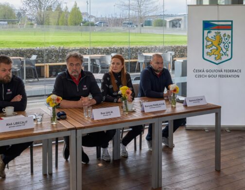 Golfová snídaně ČGF jako demonstrace moci. Kritická média u stolu chyběla